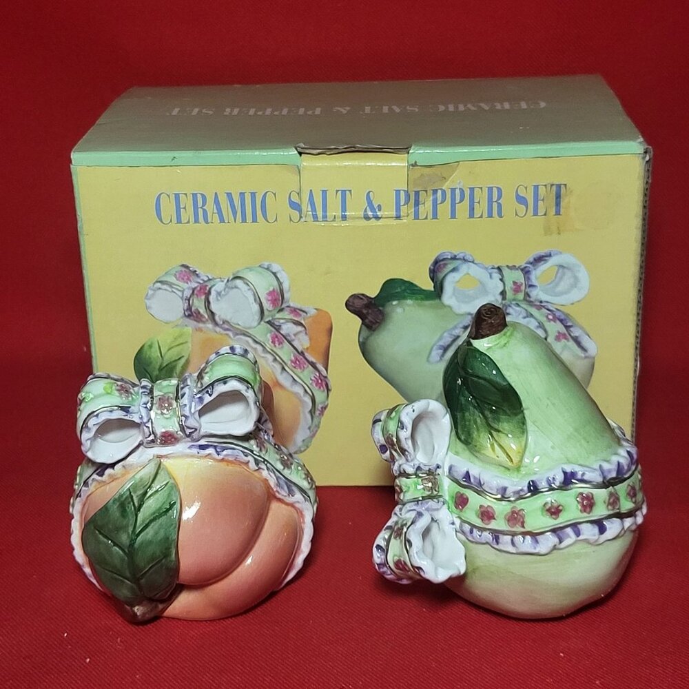 Ceramic Salt and Pepper Shakers Set Fruit Pear Peach Wrapped in Bow Floral Ribbo